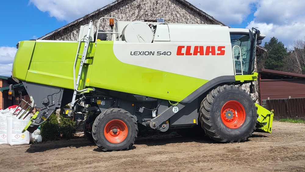 usługi rolnicze zbiór trawy sieczkarnią i przyczepą agrokomplex