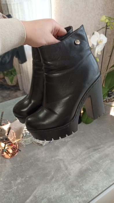Ботінки жіночі чорні