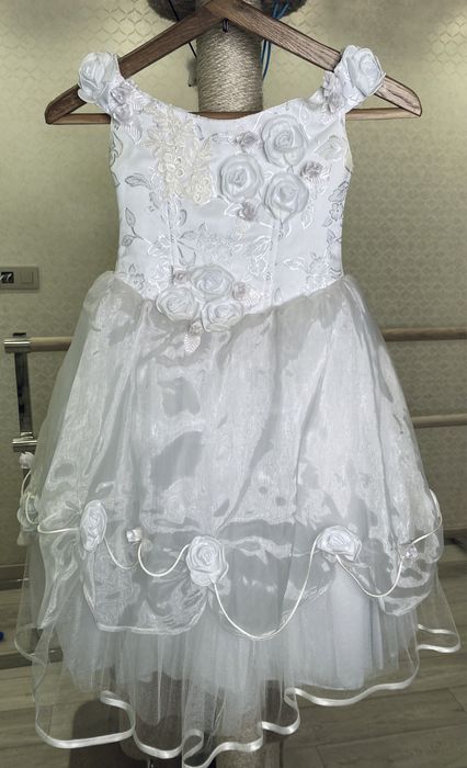 Продам прекрасное детское платье с накидкой