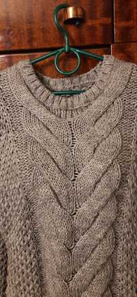 Теплый шерстяной серый свитер светр