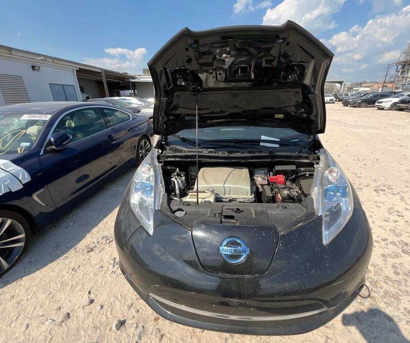 Продам Nissan Leaf 2016