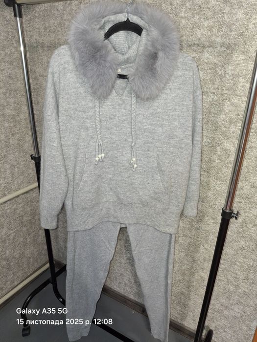Теплий  та красивий костюм.