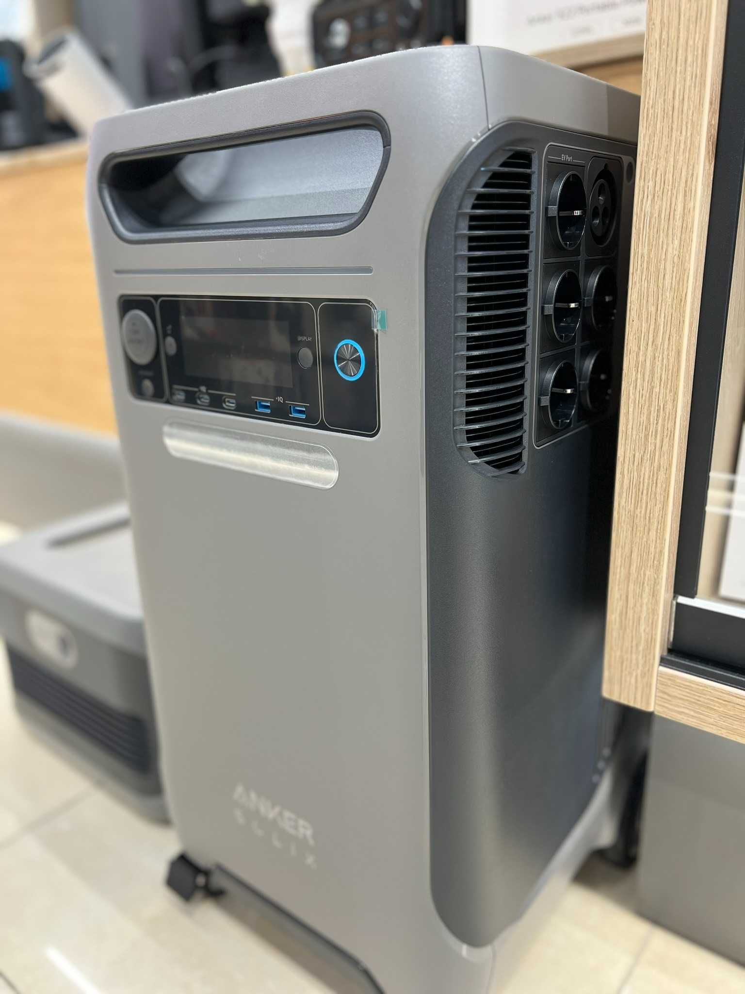 Зарядна станція ANKER SOLIX F3800 - 3840Wh/AC 6000W/100W