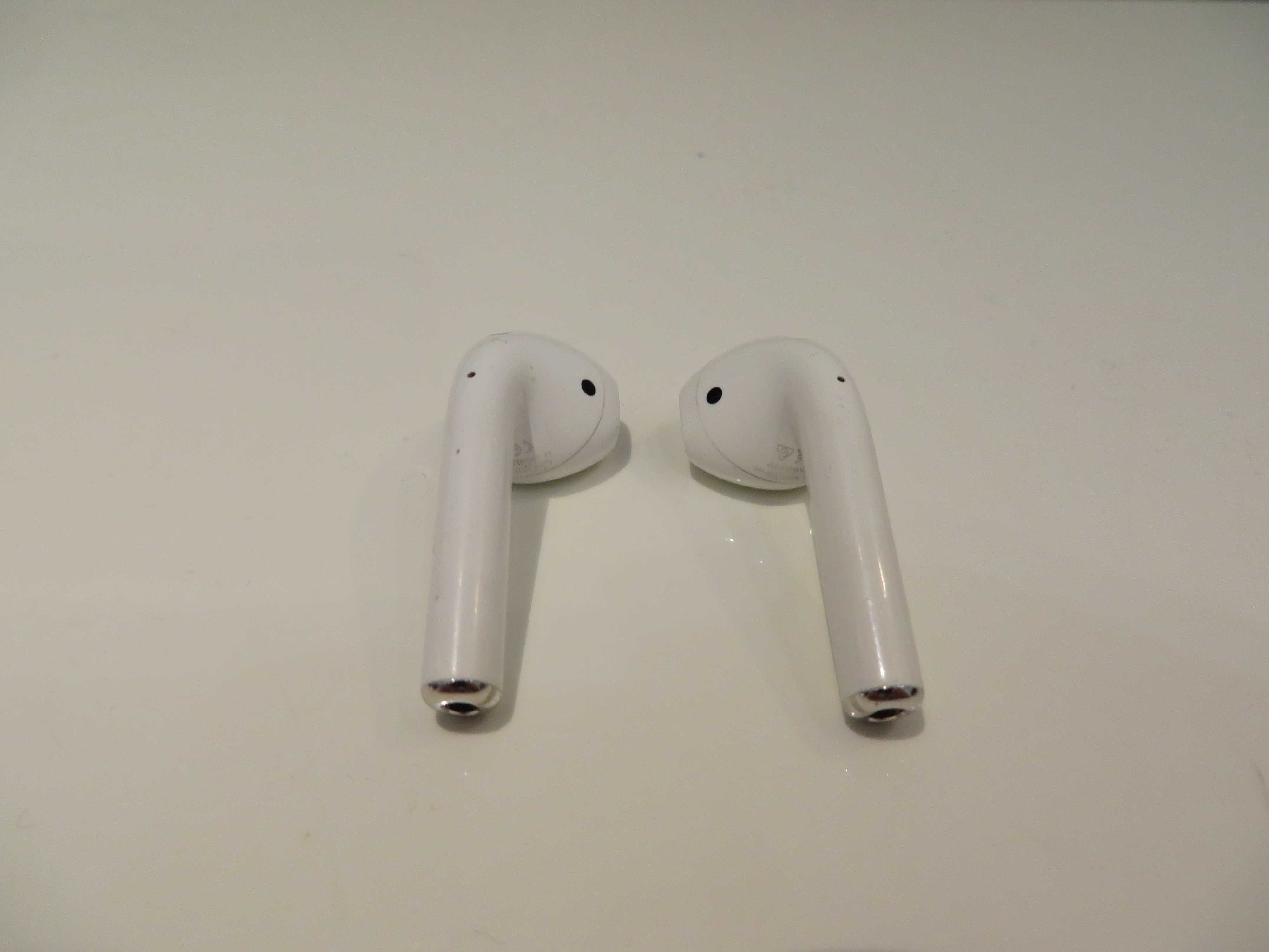 Oryginalne Apple AirPods 2 generacji z etui ładującym