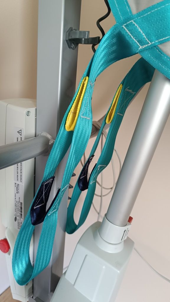 Podnośnik dla niepełnosprawnych transportowo - kąpielowy elektryczny
