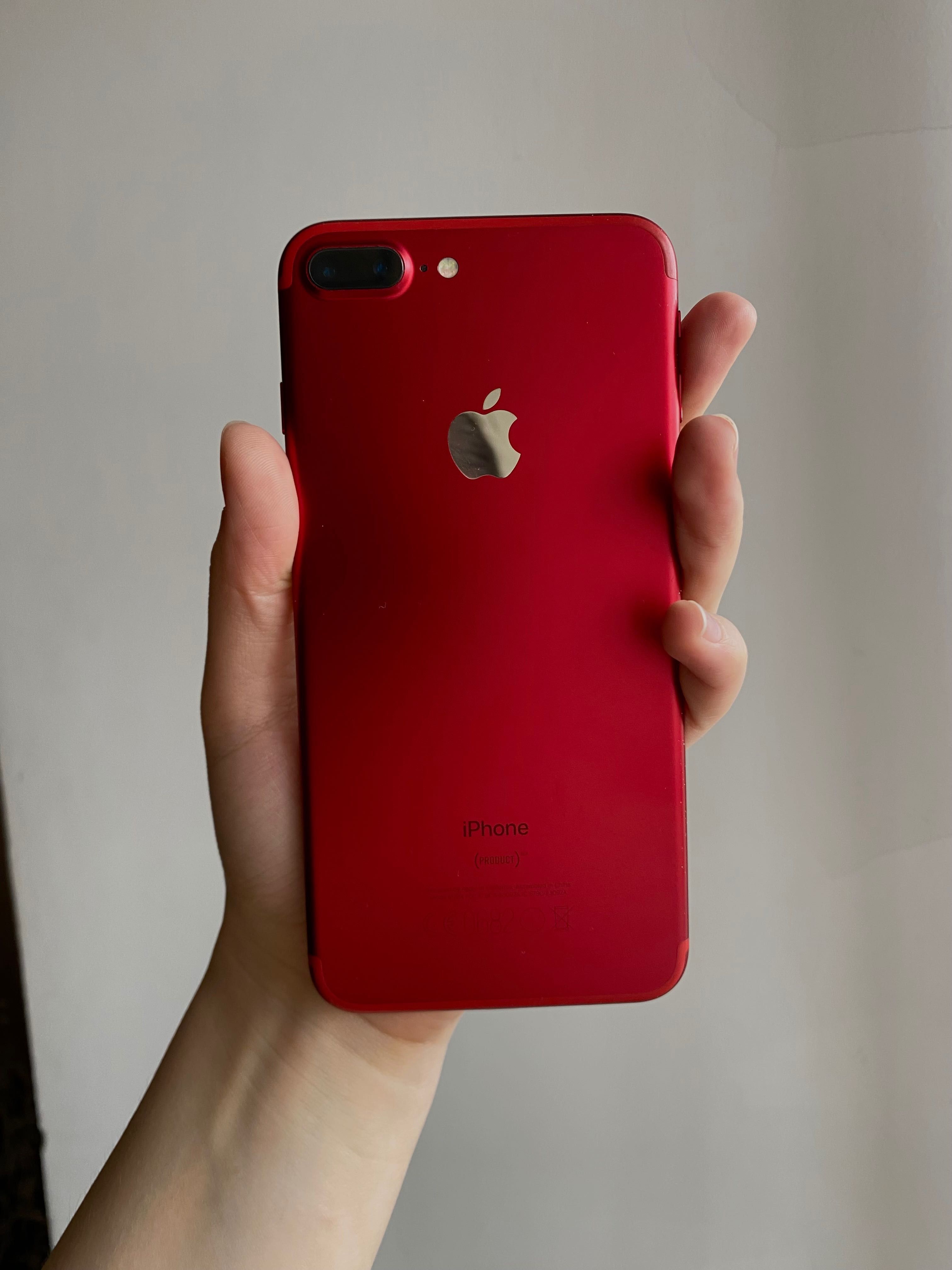iPhone 7+ продаю