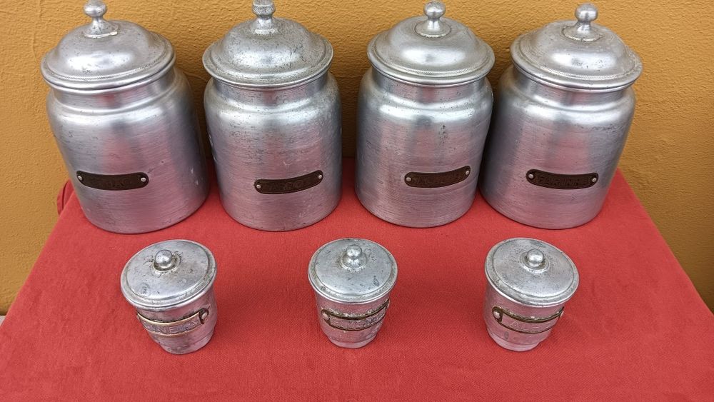 Caixas vintage em alumínio cozinha