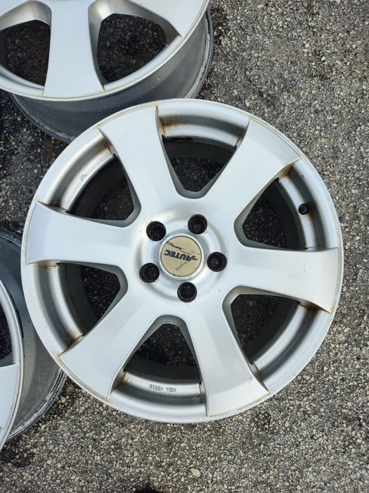 Komplet felg  5*108 17cali et45 8J osadzenie 70