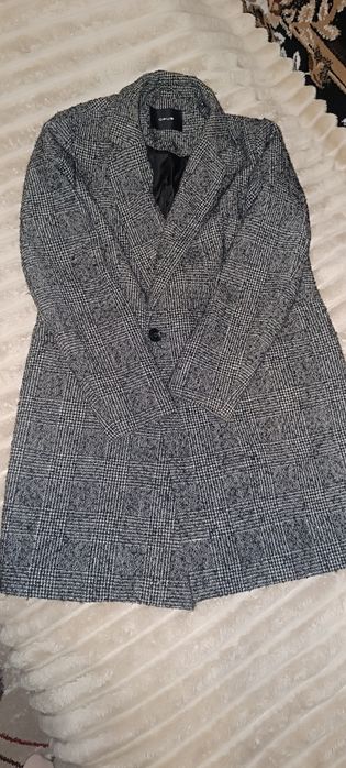 Жіноче пальто сірого кольору