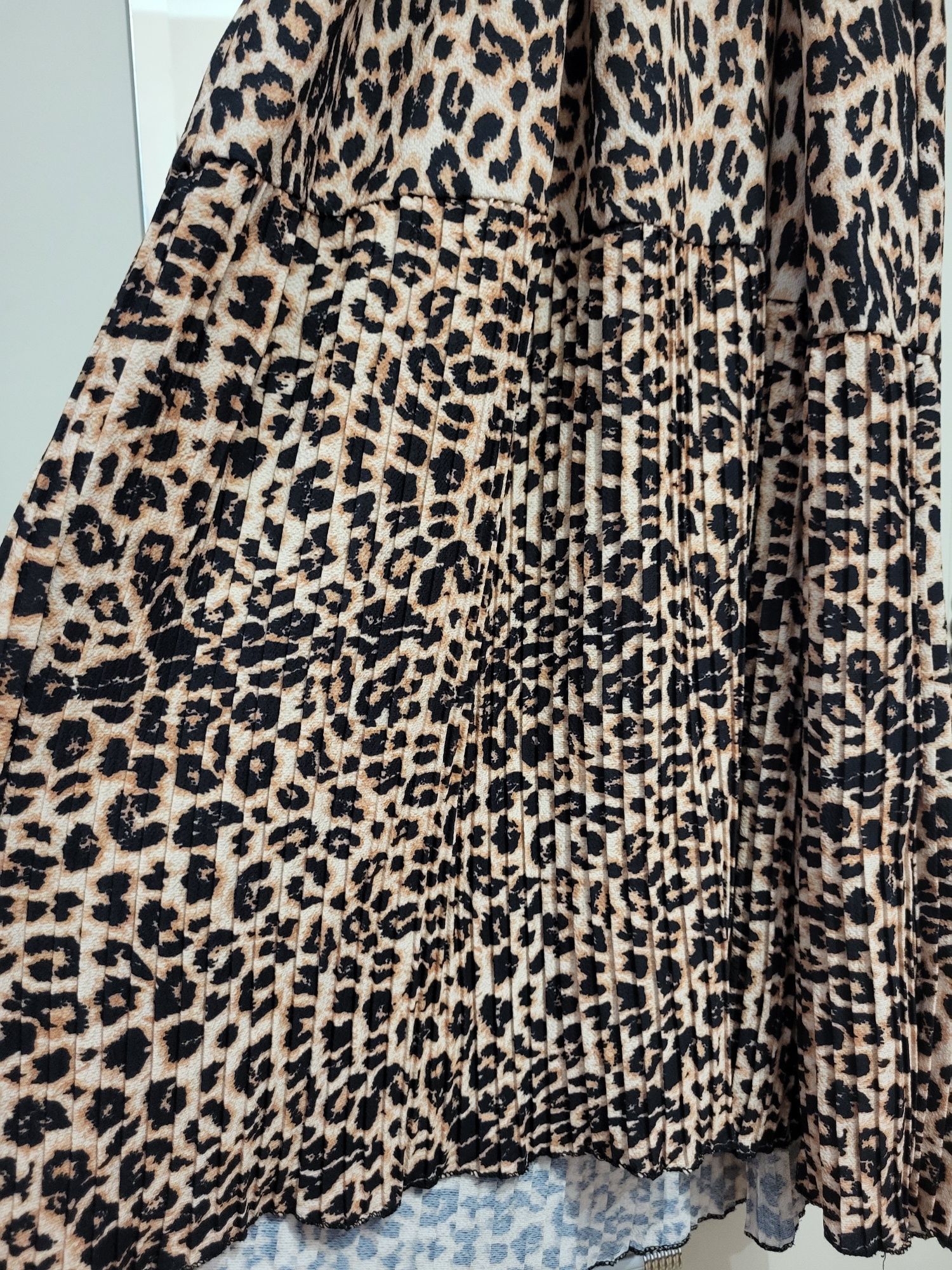 Sukienka w panterkę z plisowanym dołem, długi rękaw rozmiar L XL XXL
