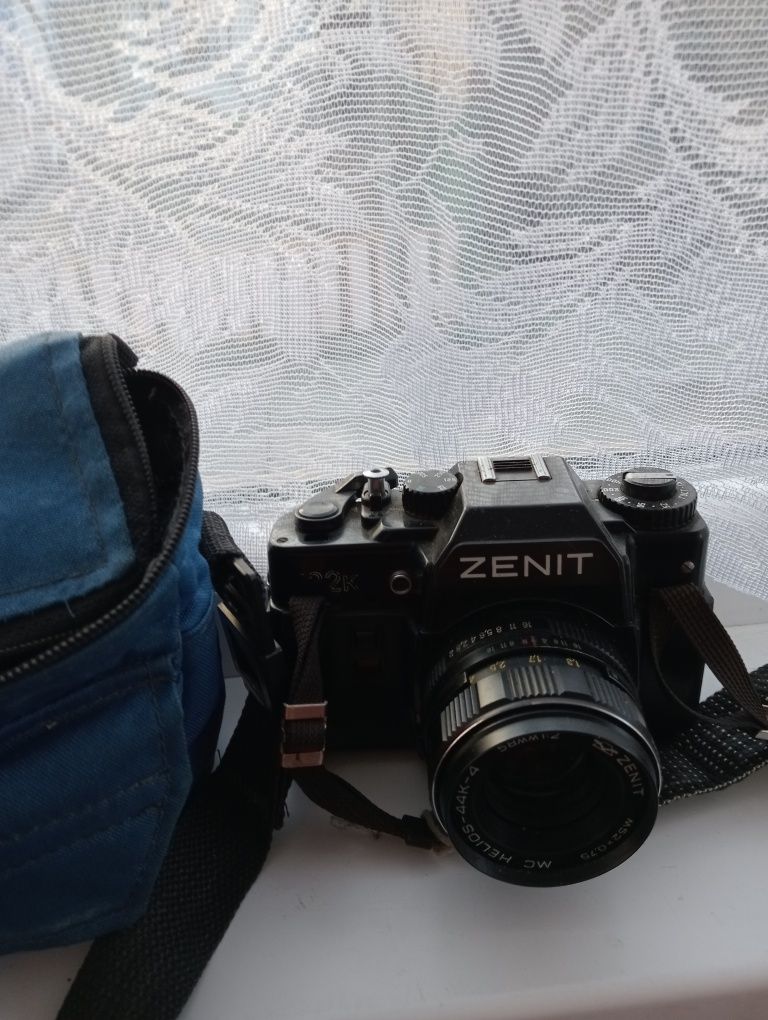 Продається фотоапарат Зеніт в повному комплекті. Стан робочий.