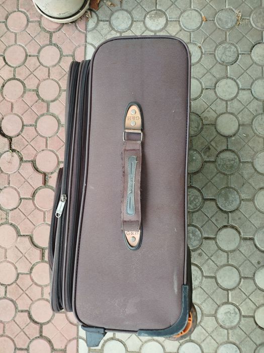 Чемодан дорожный