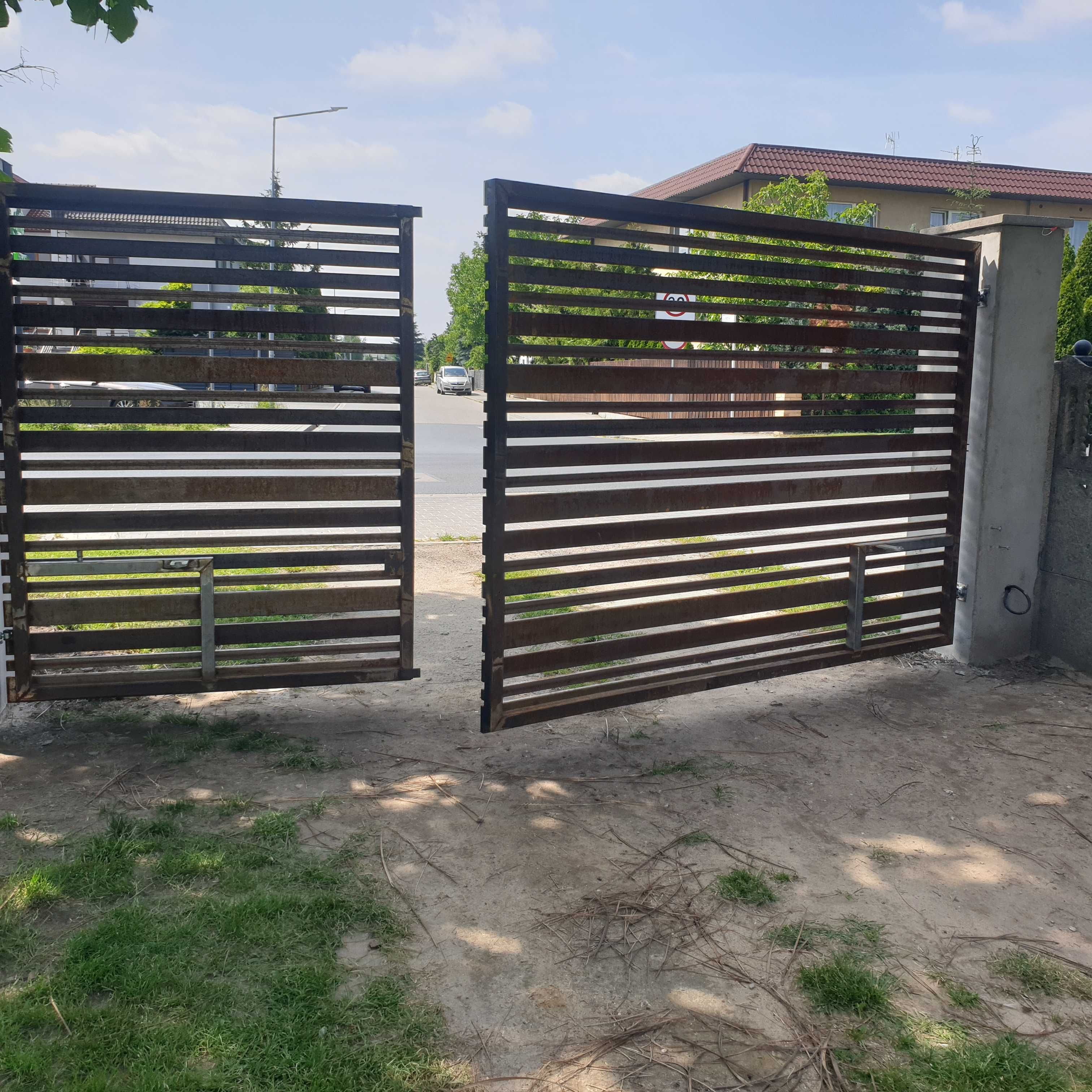 Brama ogrodzeniowa skrzydłowa asymetryczna 425 cm