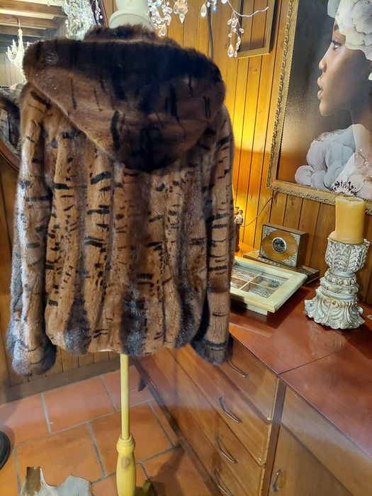 Casaco em pêlo vison com capuz