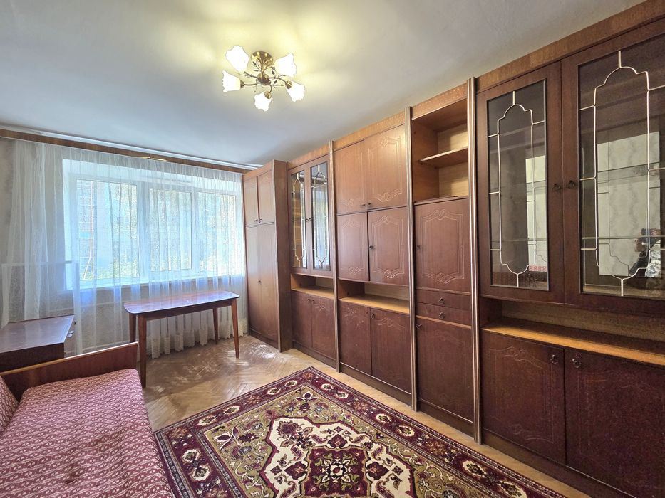 Продається 2 -кімнатна квартира по вул Сенчева.