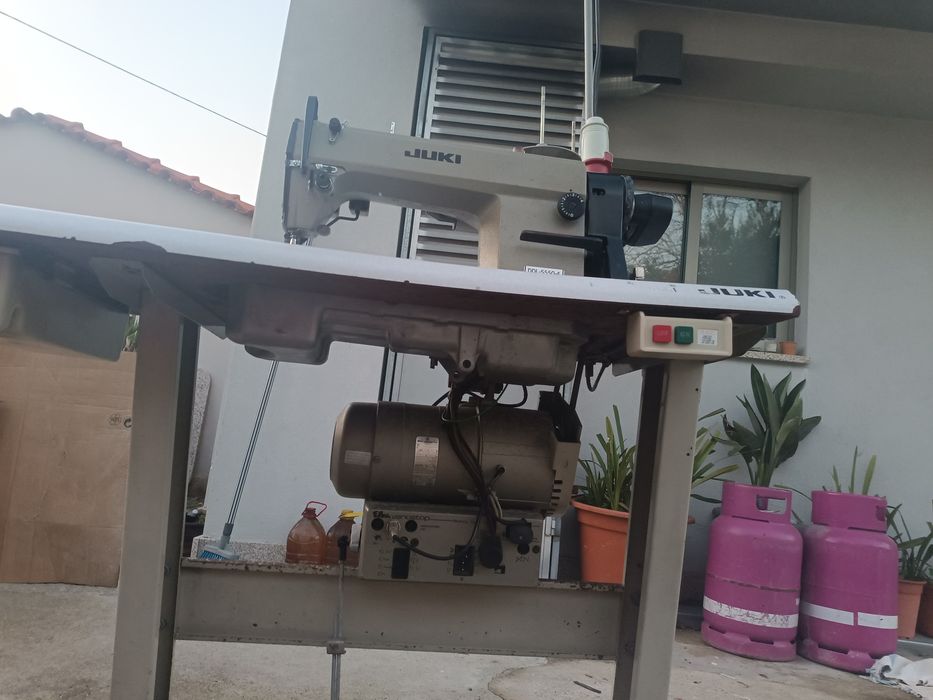 Máquina de ponto corrido Juki