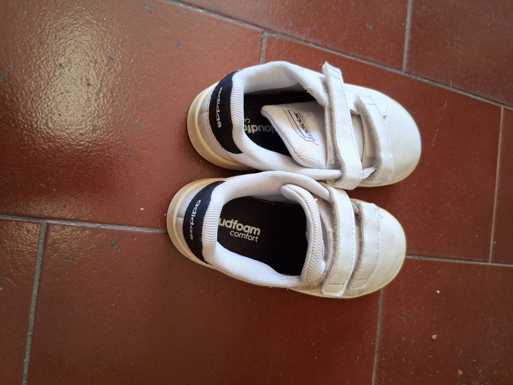 Sapatos de crianca