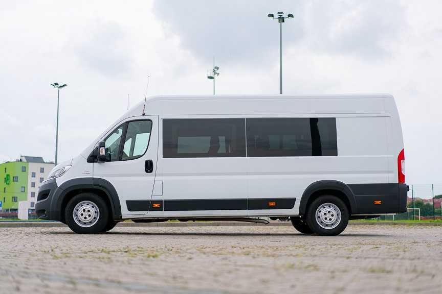 Wypożyczalnia BUS Vip 9-cio osobowy 9 osób na narty ferie w góry Alpy