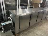 Balcão de refrigeração em inox de 4 portas