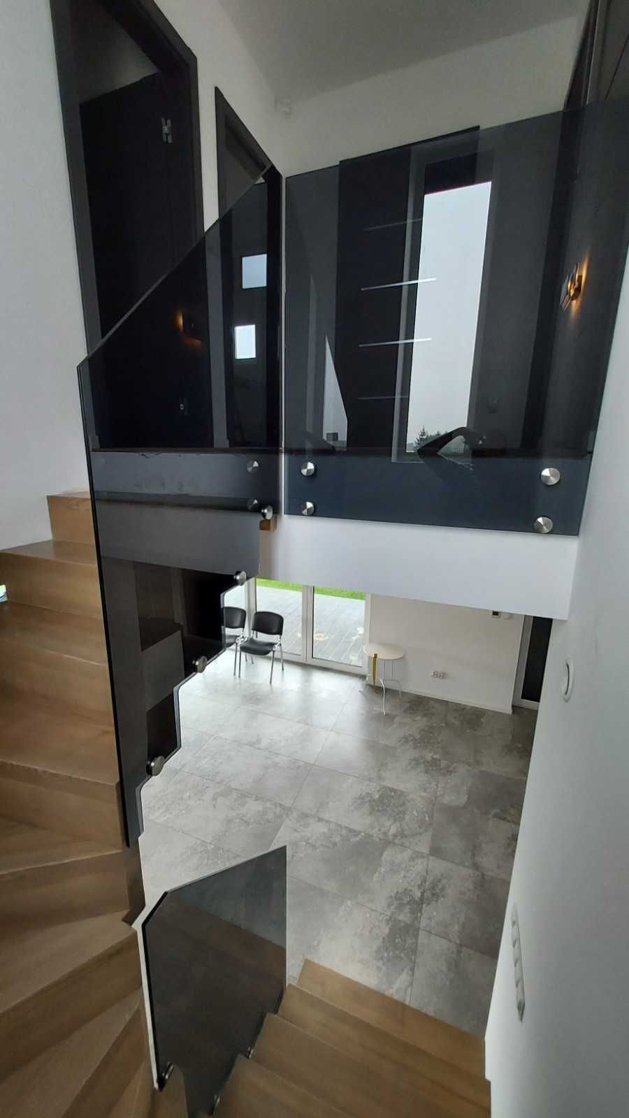 Balustrady z montażem szklane, nierdzewne, ze stali  INOX-FORCE