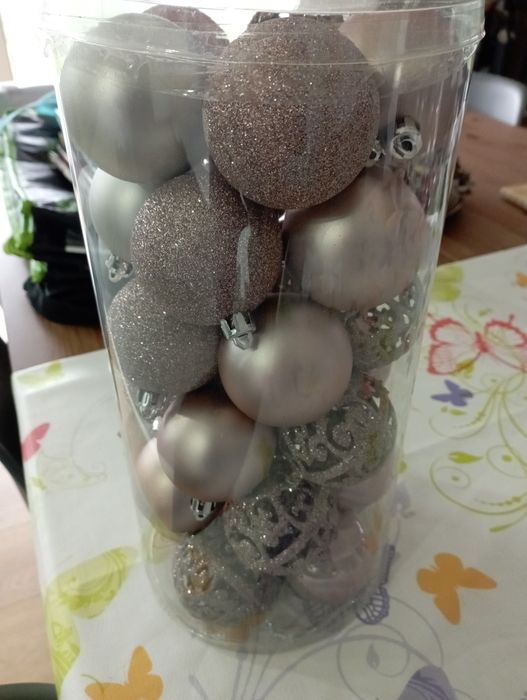 Bolas de decoração de natal novas na caixa