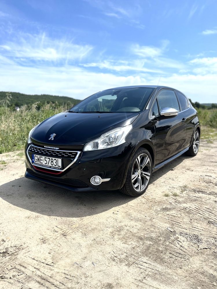 Czarny Peugeot 208 GTI 200 KM
