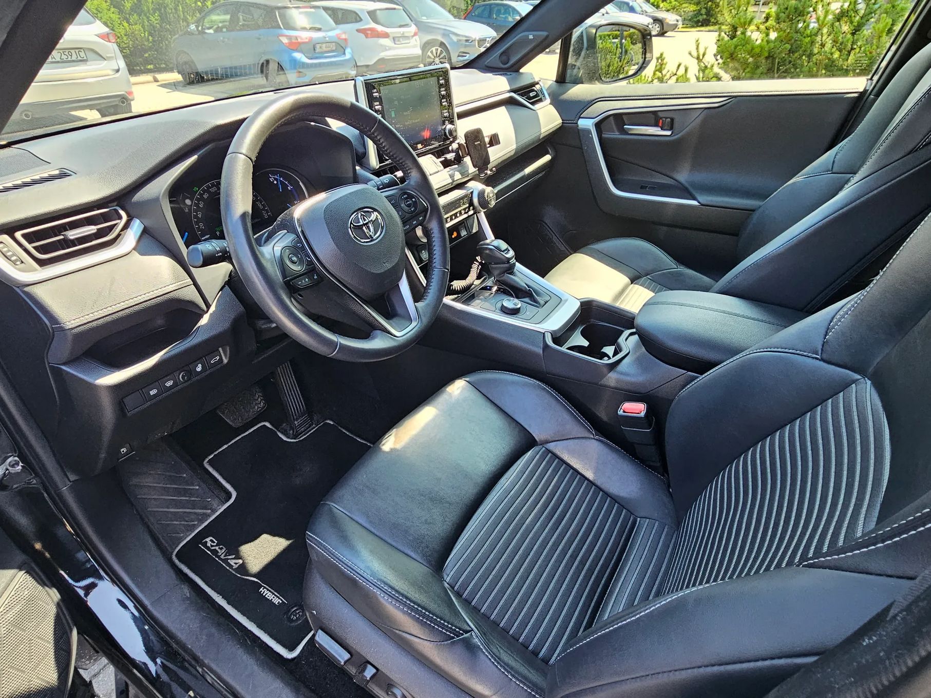 Toyota RAV4 TOYOTA RAV4 4x4 2,5 Hybryda/w wersji Black Edition by JBL/Stan idealny
