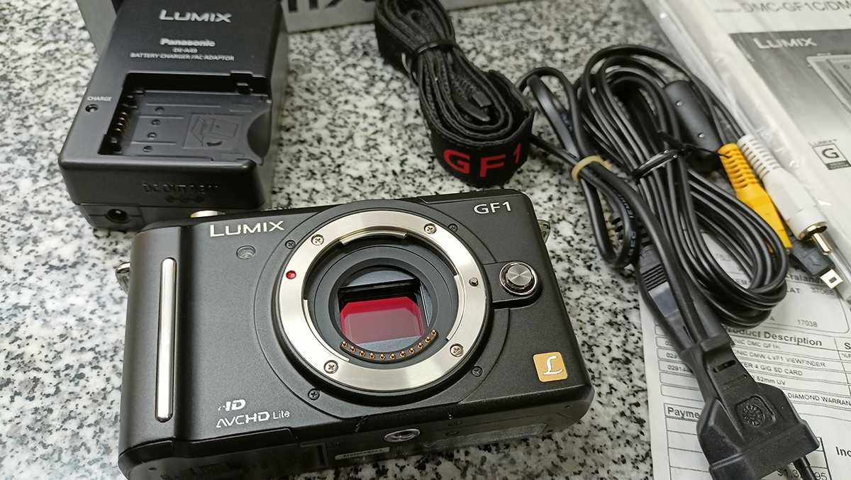 Panasonic Lumix GF1 -  12MP  "c/nova"