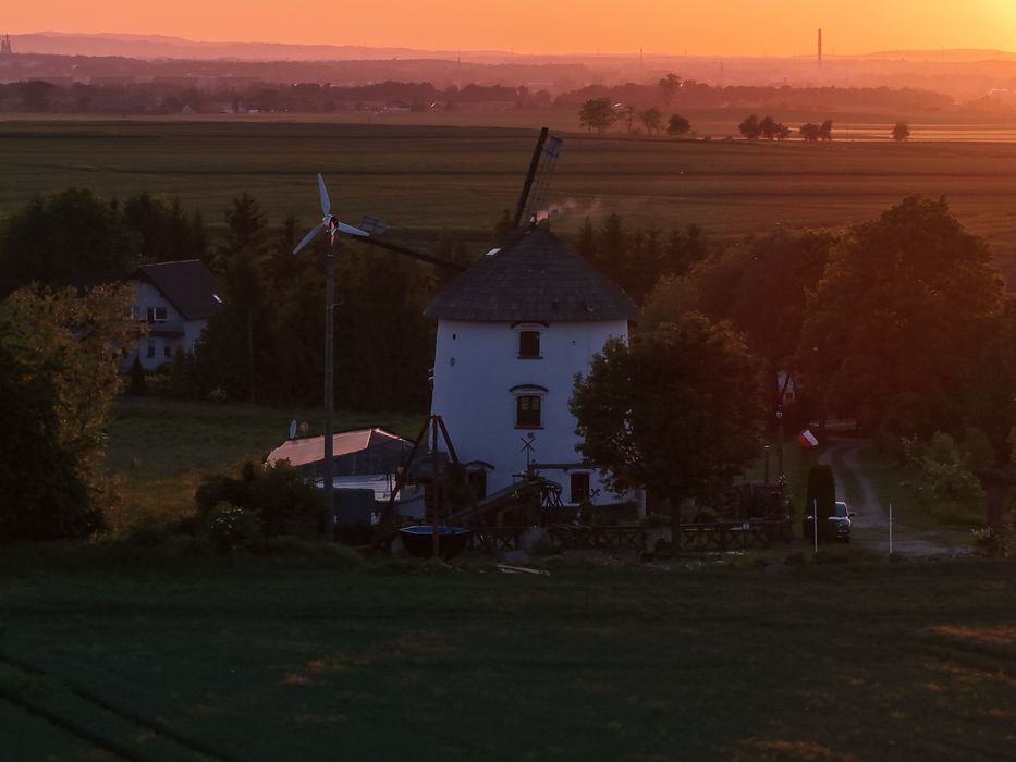 Zdjęcia i filmy z drona - nieruchoności, działki, inwestycje