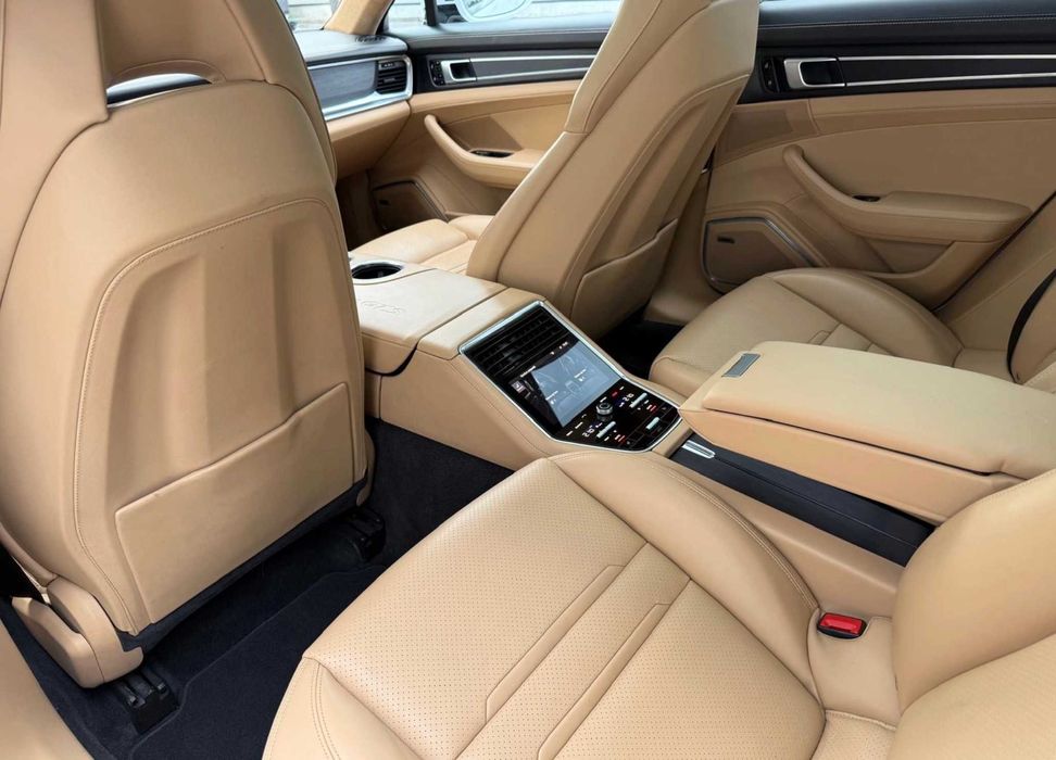 Porsche Panamera GTS 2019