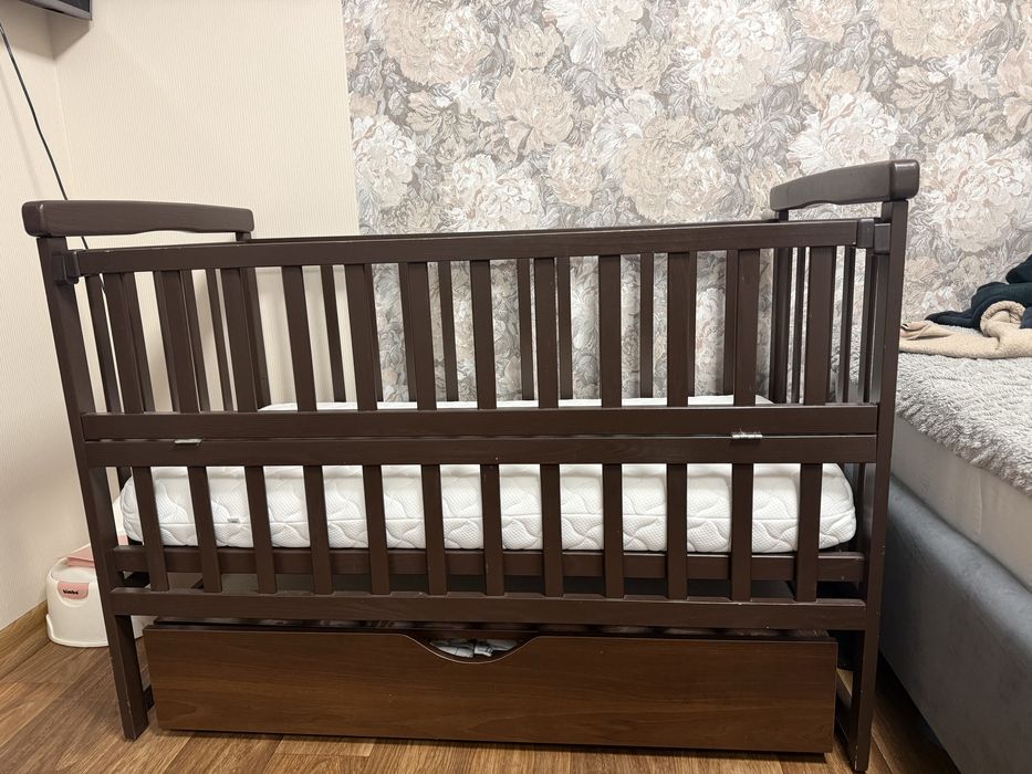 Манеж с маятником