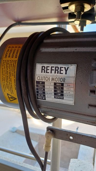 Máquina de Gaspear da Marca Refrey de 1 agulha - motor trifásico