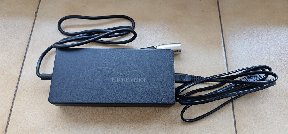 Ładowarka Bosch. E-bike Vision. EBV. 4a.