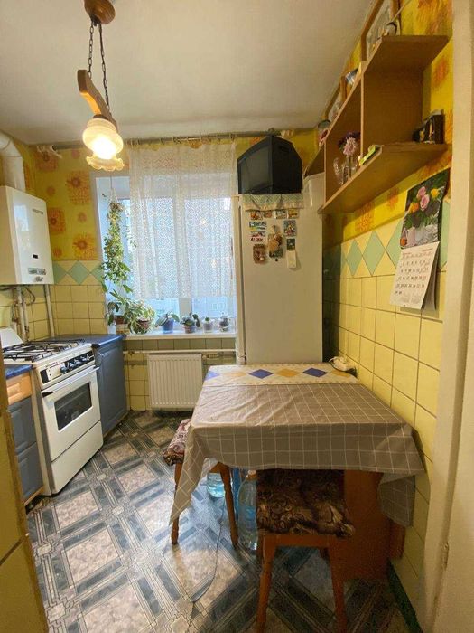 Продаж 2 к квартири вул. Суворова 13, р-н Тітова.