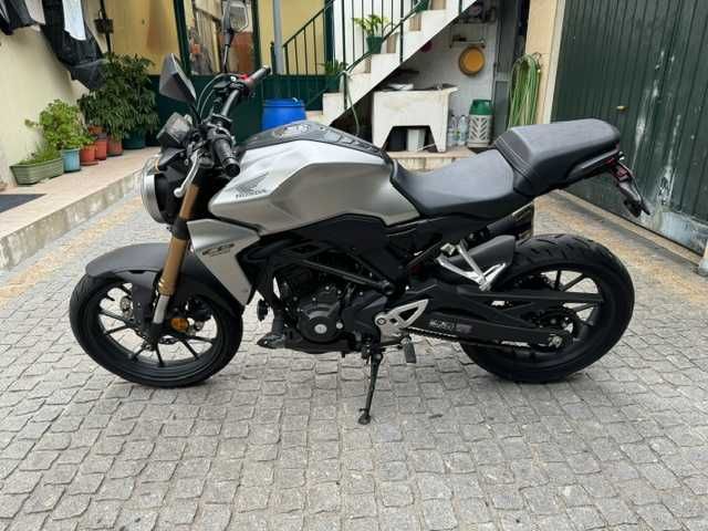Honda CB300R Neo Sports Café Cinza 2000KMs