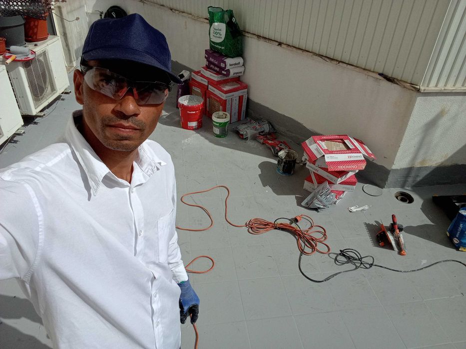 Mão de obra , pedreiro e azulejista, pintura.