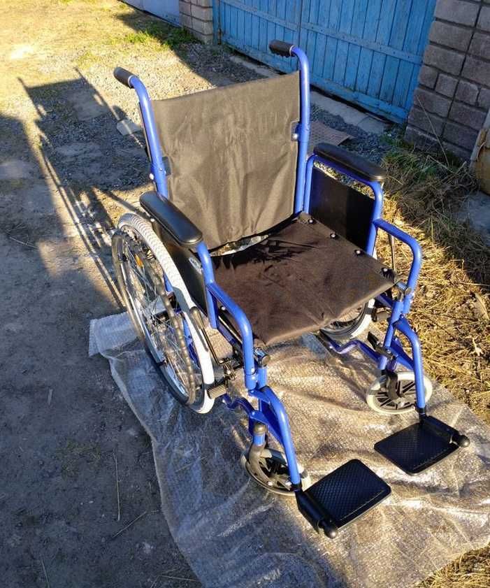 Кресло-коляска инвалидная  для пожилых людей