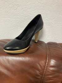 Nowe buty, czółenka czarno - złote, r. 37, wys. 10 cm, wyprzedaż