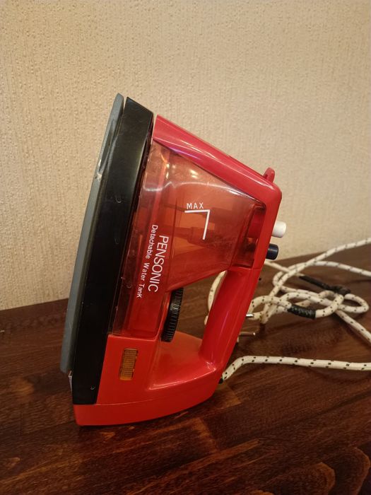 Утюг с отпаривателем