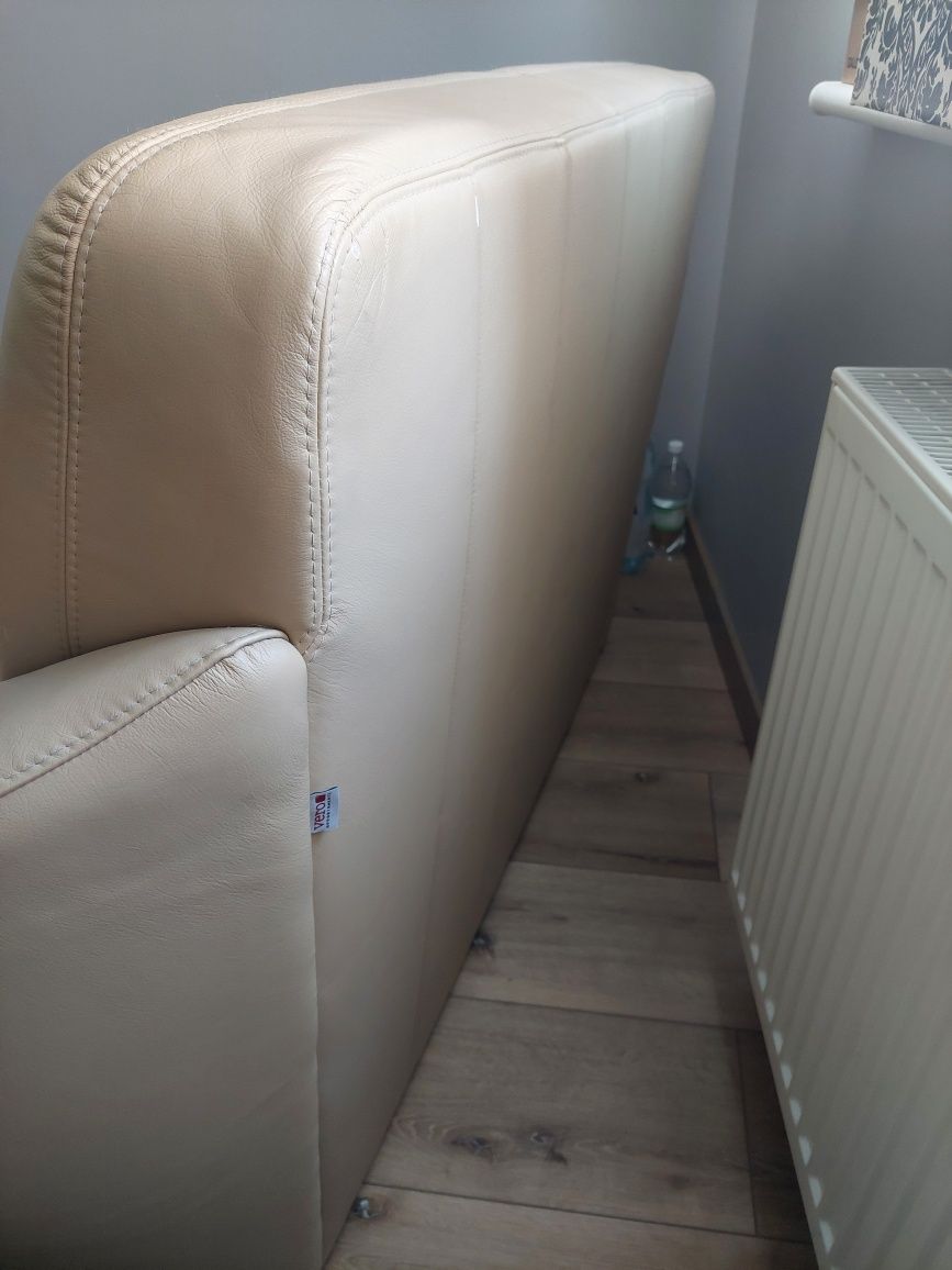 Sofa skórzana dwuosobowa.