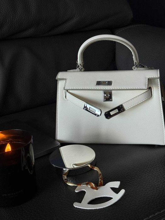 Великолепная женская сумочка из кожи