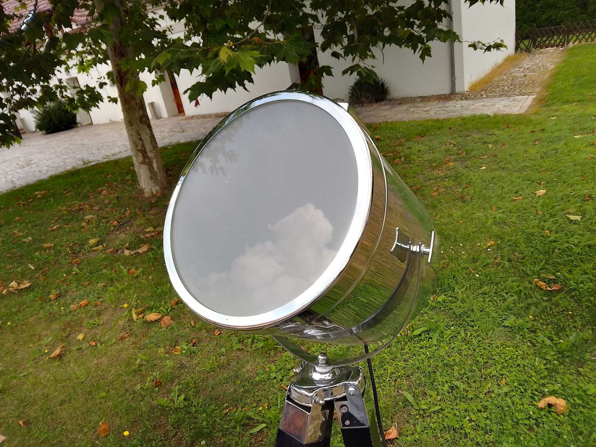 Lampa na statywie tripod loft