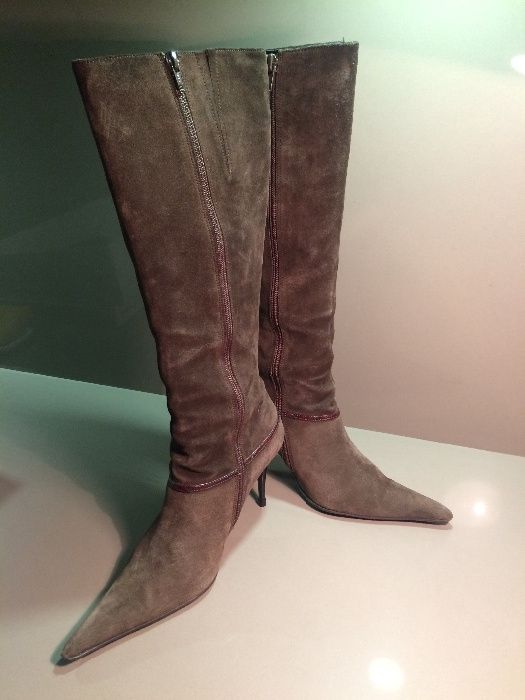 Botas em camurça