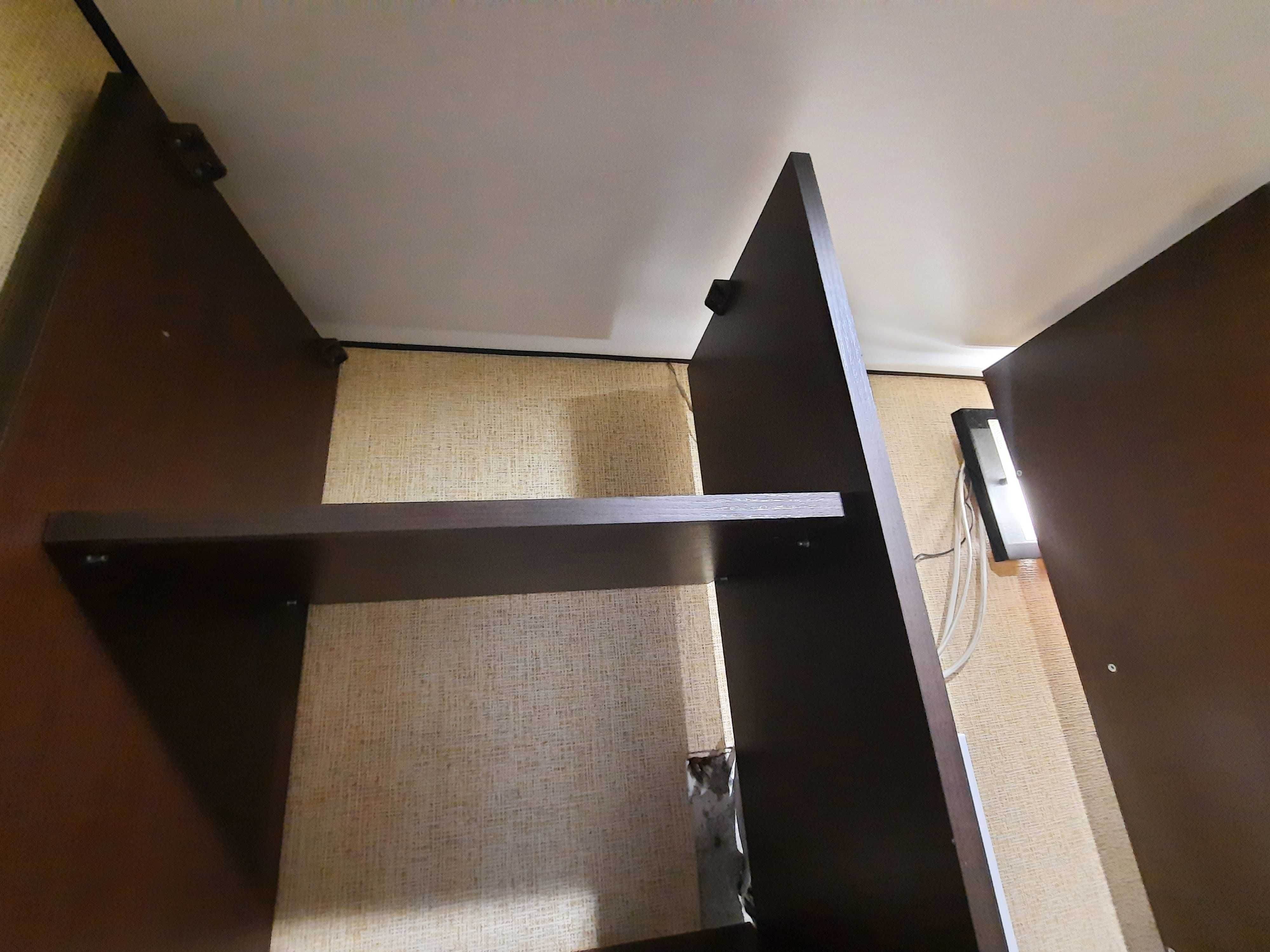 Шкаф (шафа) цвет темный венге, двери со светлыми вставками