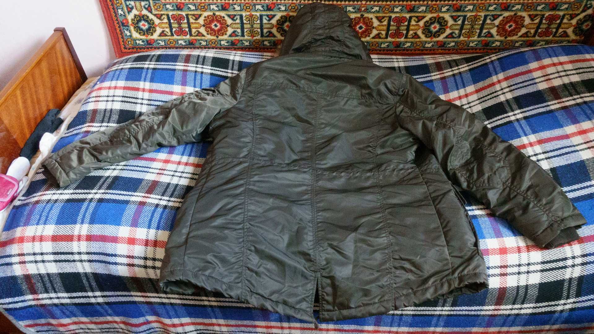 Немецкая зимняя куртка с капюшоном и мехворотником