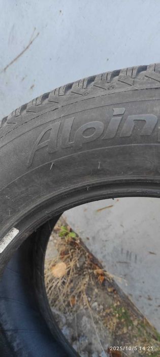 Шини  215/60/16 Michelin зима 2011 року , комплект.