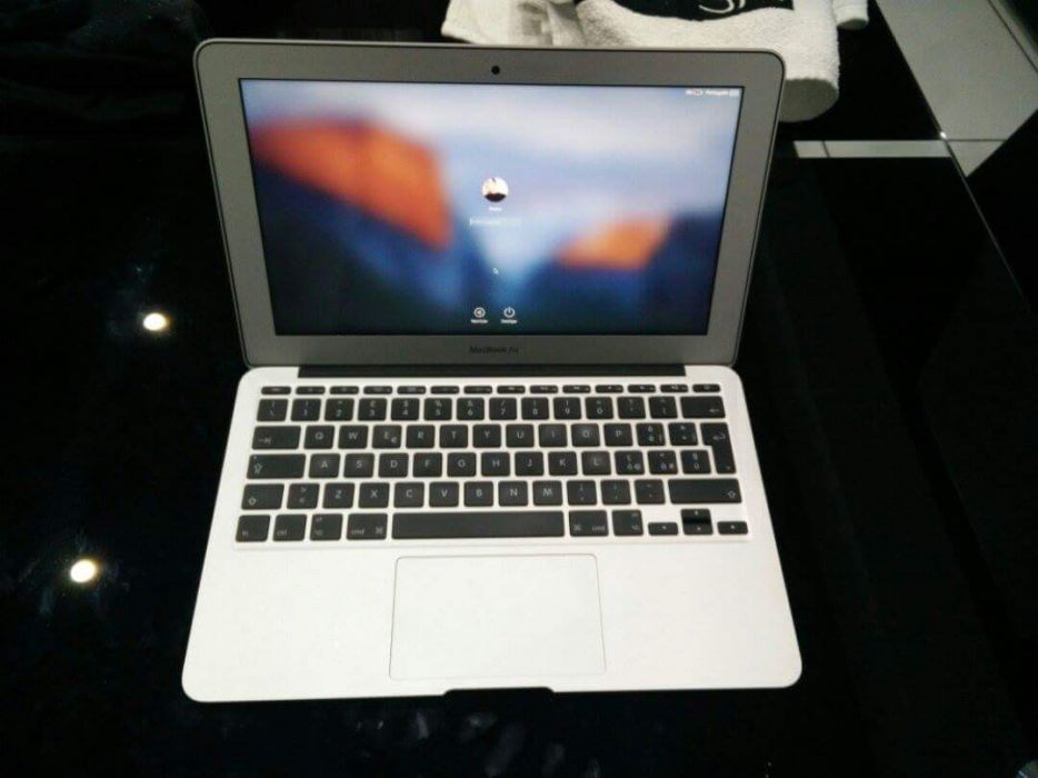 Macbook air I5 ssd 320