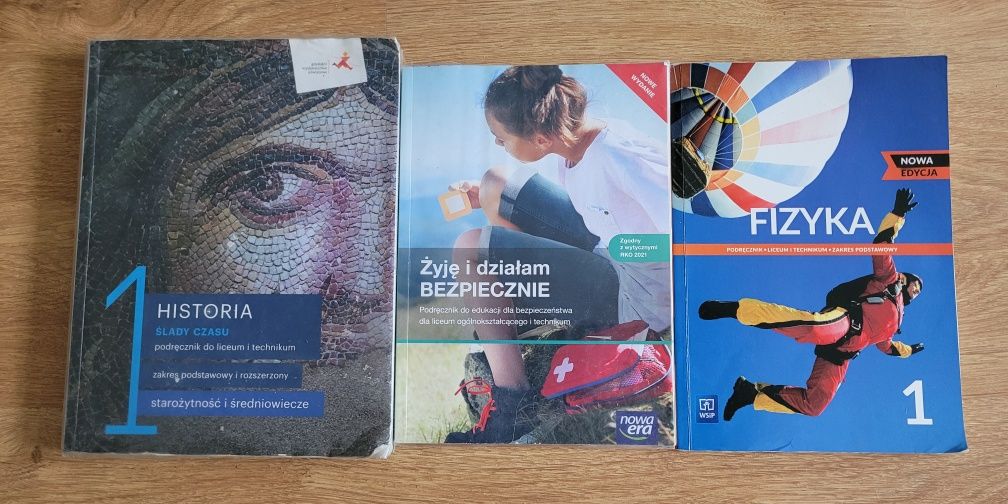 PODRĘCZNIKI fizyka, EDB, historia- klasa 1
