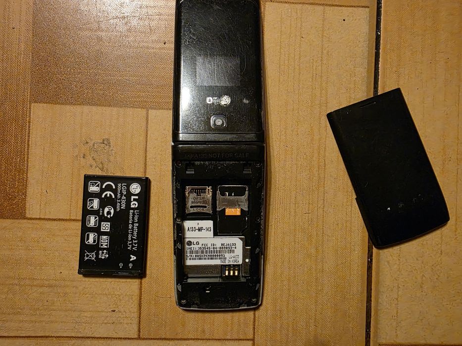 Telefon z klapka LG A133