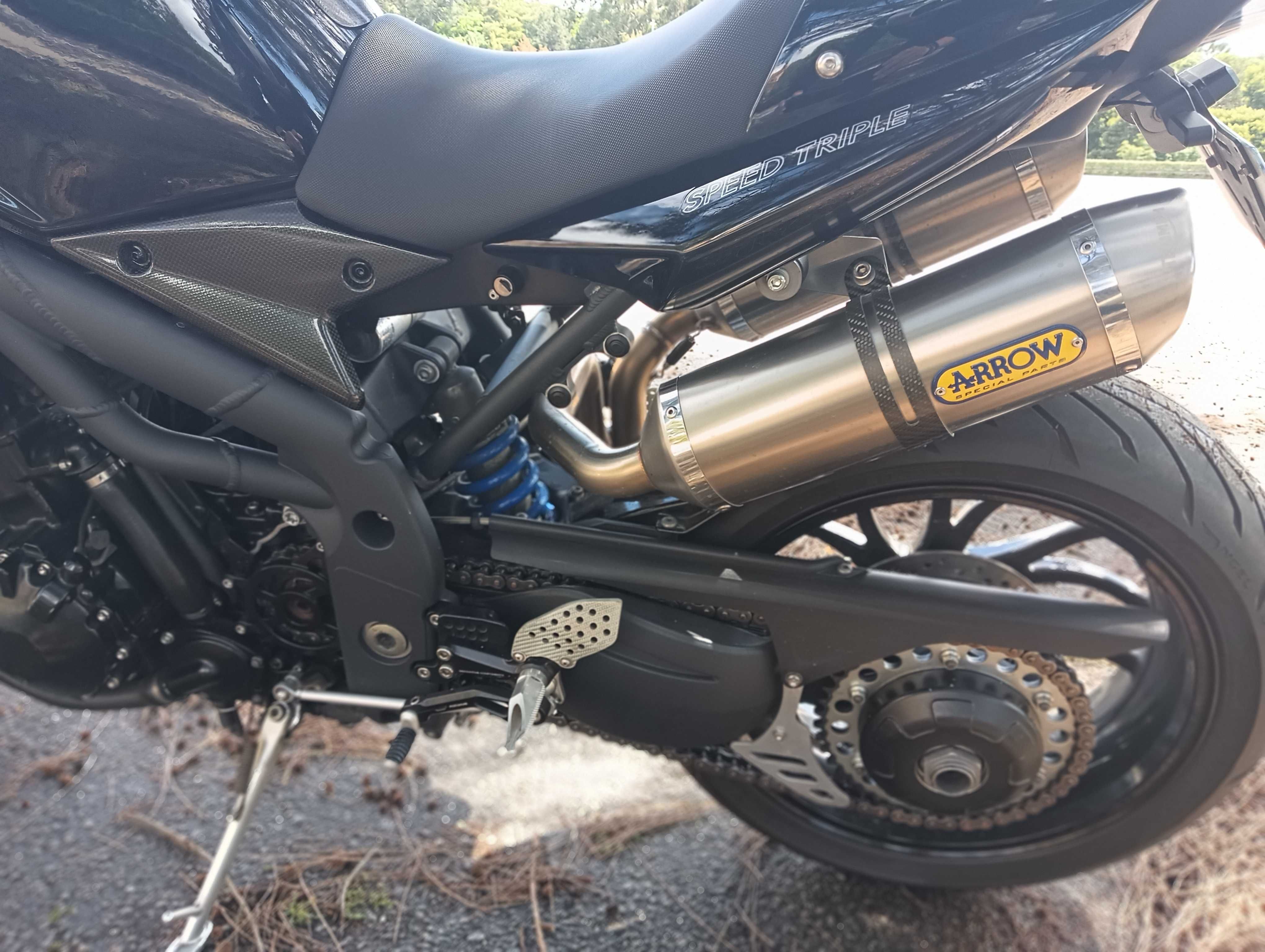Triumph Speed Triple 1050 com 132cvs Naked